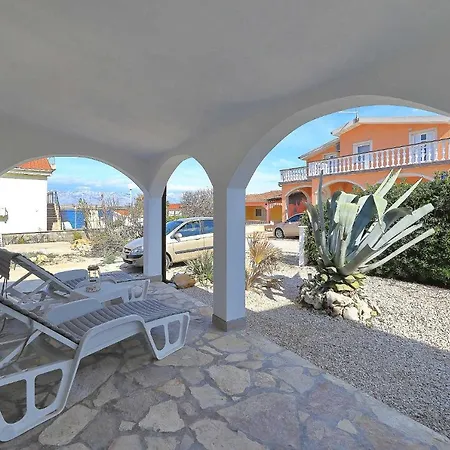 Holiday home Malo Fali *