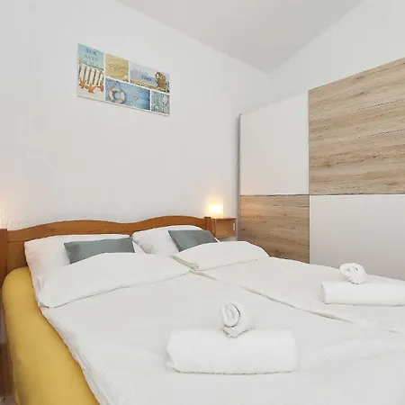 Holiday home Malo Fali